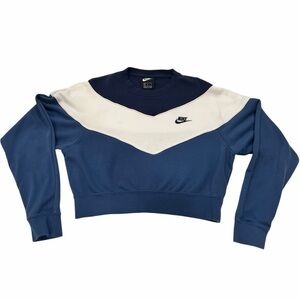 Nike Heritage Fleece Crewneck Sweatshirt – Medium